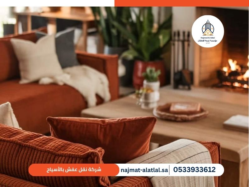 فريق نقل أثاث بالأسياح يُغلّف الأثاث — شركة نقل عفش بالأسياح نجمة الأطلال