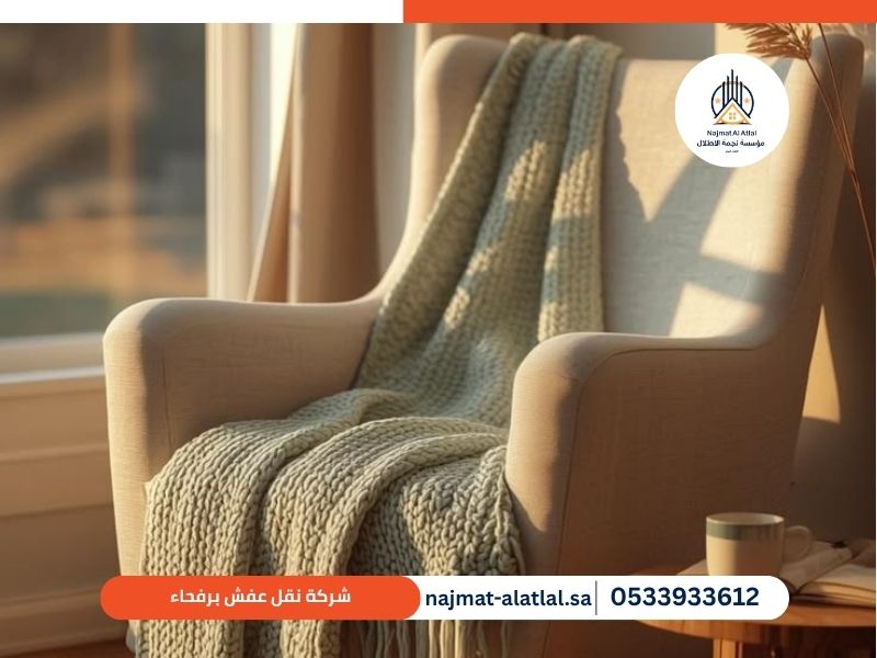 فريق نجمة الأطلال أثناء تنفيذ خدمة شركة نقل عفش برفحاء في أحد أحياء المدينة